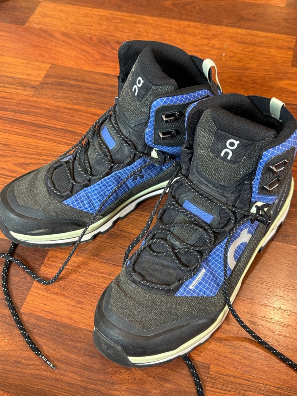 On Running Men's Trail Mid-Top Shoes in Blue and Black (8.5)